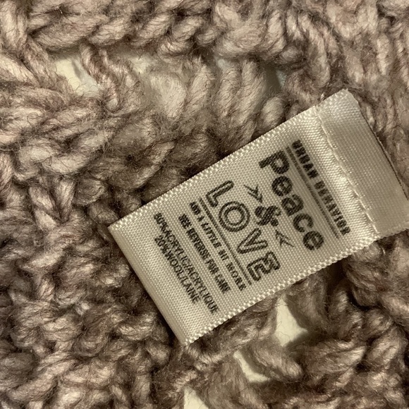 𝅺URBAN Behavior long knitted vest size XS acrylic and wool mix- great condition - Picture 5 of 10